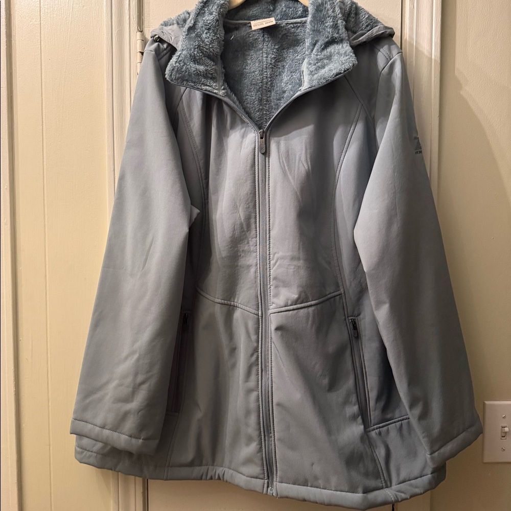 Lovely and warm, lined, hooded women’s 2x zeroxposur jacket.